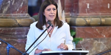 Clara García pidió debatir propuestas con Losada y Lewandowski