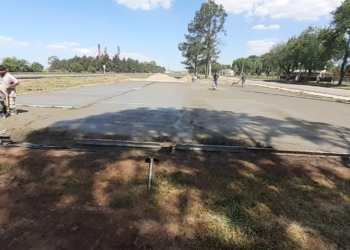 Timbúes: construyen un playón deportivo junto a una nueva plaza en el barrio La Paloma
