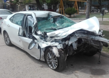 Un auto se estrelló contra un camión entre Monje y Barrancas: de milagro no hubo heridos