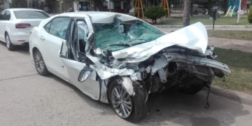Un auto se estrelló contra un camión entre Monje y Barrancas: de milagro no hubo heridos