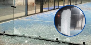 Destrozaron un vidrio de la cancha de paddle del Club Alba