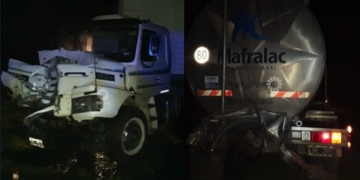 Fuerte choque entre camiones en la autopista con graves daños materiales