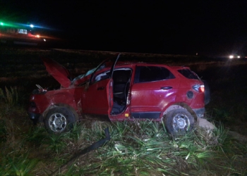 Monje: un auto dio varios tumbos en autopista y su conductor fue hospitalizado