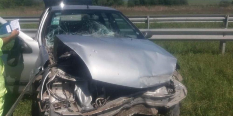 Choque y vuelco en la autopista con una mujer atrapada