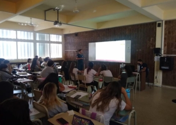 Bomberos de Totoras brindaron una charla de RCP y primeros auxilios en una escuela local