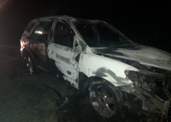 Se incendió por completo una camioneta en autopista: no hubo lesionados