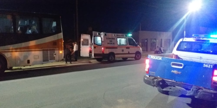 Una vecina de Monje bajaba del colectivo, pero la puerta se cerró y sufrió lesiones