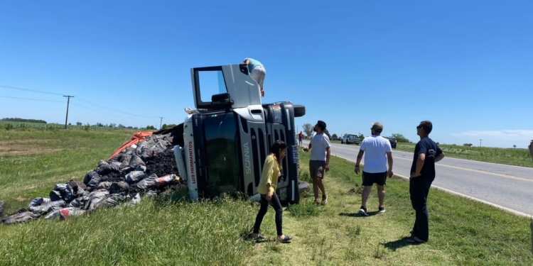 Un hombre herido al volcar un camión sobre Ruta 34, entre Clason y San Genaro