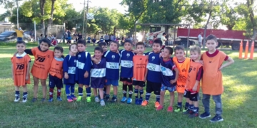 Fútbol en los barrios: el Club Alba se acerca a los chicos con entrenamientos en el pueblo