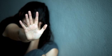 Abusó de su hijastra de 11 años, fue linchado y terminó en el hospital