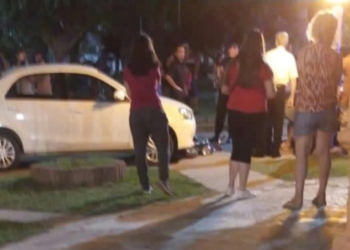Una moto y un auto chocaron en San Genaro: una menor sufrió fractura