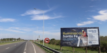 Avanzan las obras de iluminación sobre la autopista Rosario Santa Fe