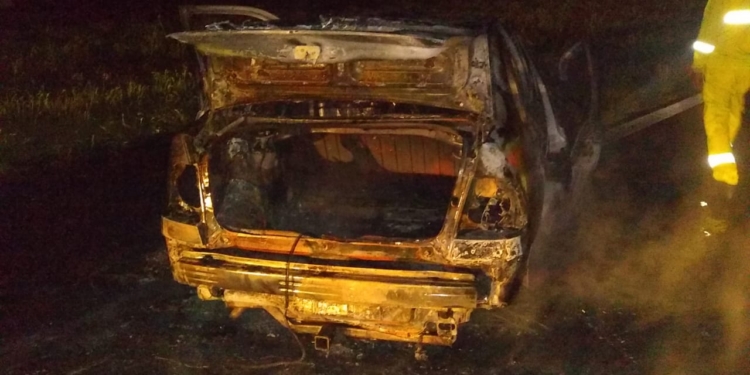 Reventó una cubierta, chocó y se incendió entre Barrancas y San Fabián