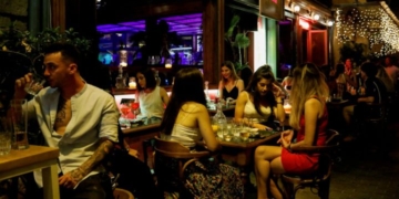 La provincia amplió los horarios de funcionamiento de bares y eventos