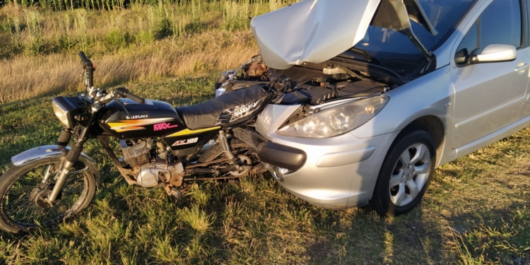 Un auto, una moto y una bicicleta colisionaron entre Serodino y Clarke: tres heridos