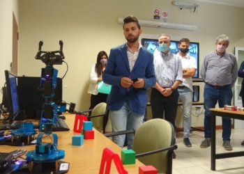 Un profesor de Barrancas al mando de una inédita sala de robótica en la región