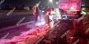Precaución: choque y derrame de combustible en la autopista