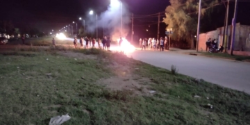 Balacera contra una vivienda de San Lorenzo y protesta de vecinos con corte de tránsito