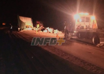 Monje: un camión cargado con bolsas de batata volcó en autopista