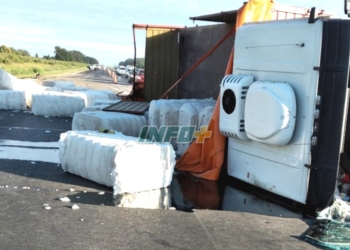 Otro vuelco en Monje sobre autopista: un camionero resultó herido