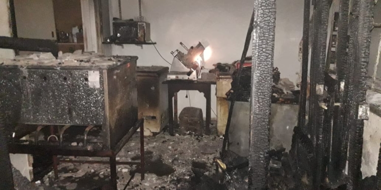Grave incendio en un local de comidas con pérdidas totales 