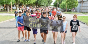 Arocena marchó en repudio al abuso sexual sufrido por un menor