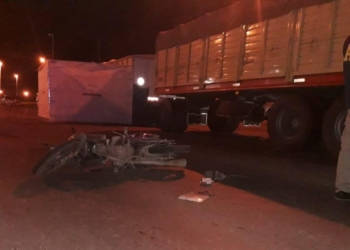 Ruta 11: un hombre murió al chocar su moto contra un camión en Puerto San Martin