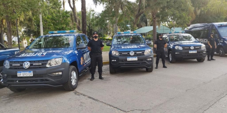 Díaz, San Genaro, Coronda y Gálvez recibieron nuevos móviles policiales 