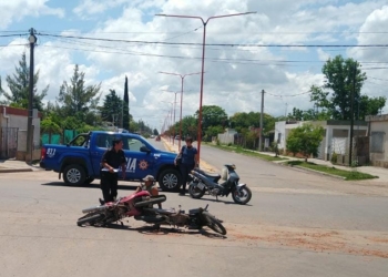 Choque de motos en Timbúes: un vecino sufrió traumatismo de cráneo