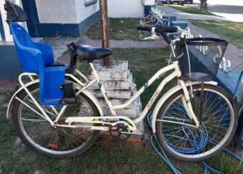 Una bicicleta y un auto chocaron en Timbúes: una mujer sufrió traumatismo de cráneo