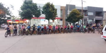 Bajo la luna: más de 30 ciclistas de Maciel y zona en una experiencia nocturna