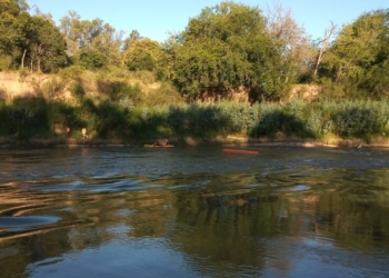 Oliveros: se les dio vuelta el Kayak mientras pescaban y debieron ser rescatados