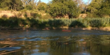 Oliveros: se les dio vuelta el Kayak mientras pescaban y debieron ser rescatados