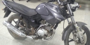 Un papá entregó a su hija a la policía tras llegar con una moto robada