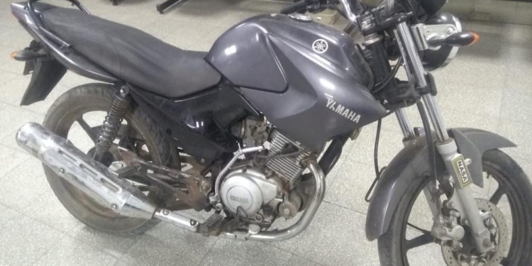 Un papá entregó a su hija a la policía tras llegar con una moto robada
