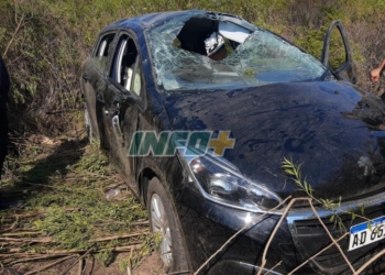 Dos adultos mayores heridos tras despistar con su auto a la altura de Maciel