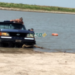 Una camioneta cayó al río en La Boca de Monje cuando intentaban bajar una lancha