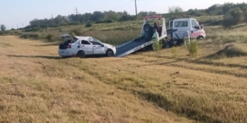 Se quedó dormido y volcó mientras viajaba sobre autopista