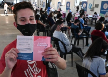 Suben los casos de Covid en niños y hay más de 15 internados: piden que se vacunen