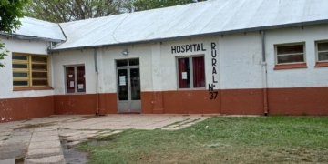 Gaboto vacuna a sus vecinos sin turno previo y prohibió los eventos masivos