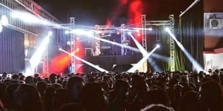 Maciel suspendió las “actividades bailables” y en los bares pedirán Pase Sanitario