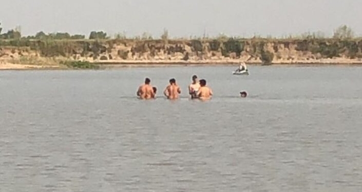 Piden no cruzar caminando el río Coronda en medio de la bajante histórica