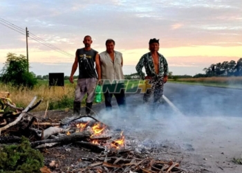 Productores avícolas cortaron la Ruta 11: “Sin luz no va a quedar viva ni una gallina”