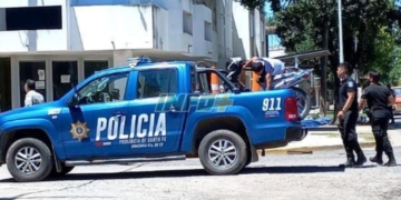 Choque en pleno centro de Maciel: un motociclista herido