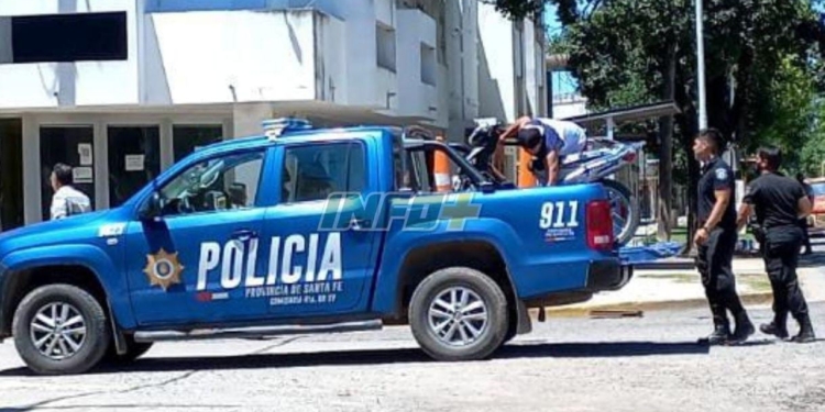 Choque en pleno centro de Maciel: un motociclista herido