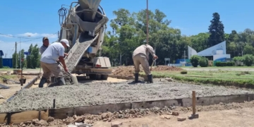 Totoras: comenzaron a pavimentar una esperada obra para evitar la rotonda de Ruta 91