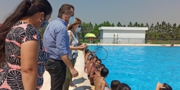 Sandra Aguirre y el Ministro Capitani visitaron la Colonia de Vacaciones en Gaboto