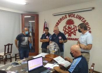 Bomberos de San Genaro realizaron el primer sorteo mensual de su bono contribución