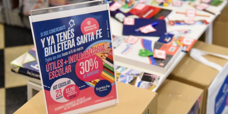 Lanzaron canasta escolar promocional con Billetera Santa Fe todos los días