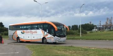 Amenazan con un paro de colectivos por falta de pago a los choferes de media distancia